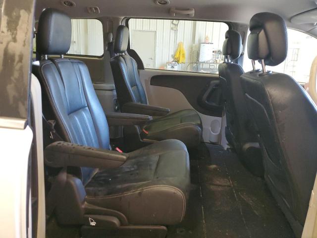 Photo 11 from auction – 2016 CHRYSLER TOWN & COU with VIN 2C4RC1BGXGR268634