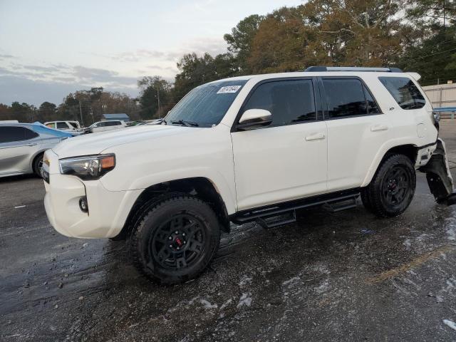 TOYOTA 4RUNNER SR 2021 with VIN JTEEU5JR1M5231868 - Photo from auction