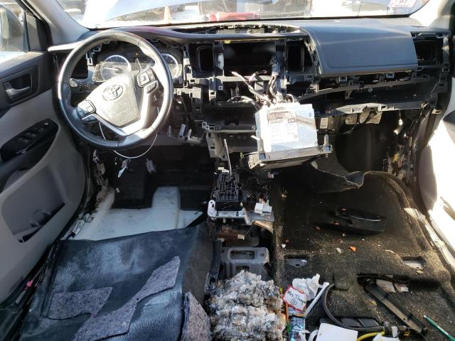 Photo 8 from auction – 2018 TOYOTA HIGHLANDER with VIN 5TDJZRFH3JS868682