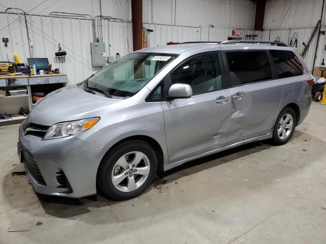 TOYOTA SIENNA LE 2018 with VIN 5TDKZ3DC6JS929399 - Photo from auction