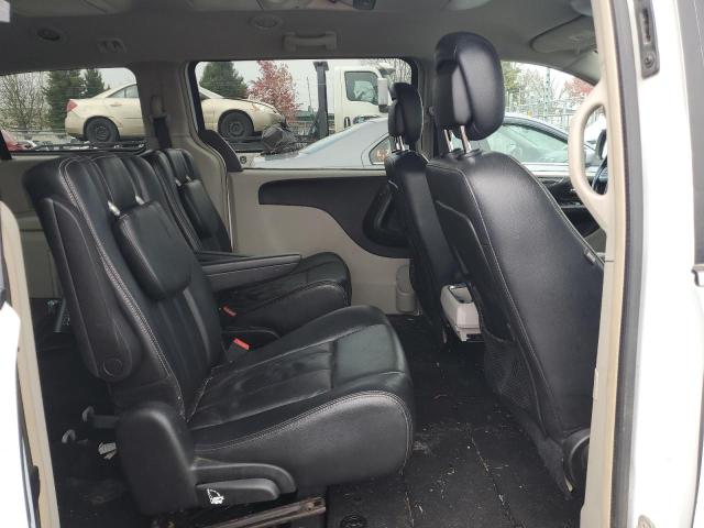 Photo 11 from auction – 2014 CHRYSLER TOWN & COU with VIN 2C4RC1BG3ER209034