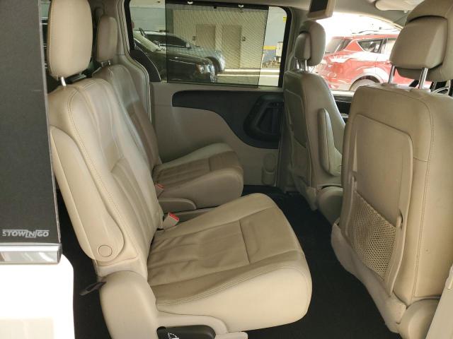 Photo 11 from auction – 2013 CHRYSLER TOWN & COU with VIN 2C4RC1CG1DR565852