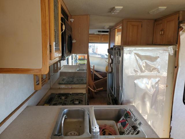 Photo 6 from auction – 1995 OTHER RV with VIN 3FCMF53G6SJA08465