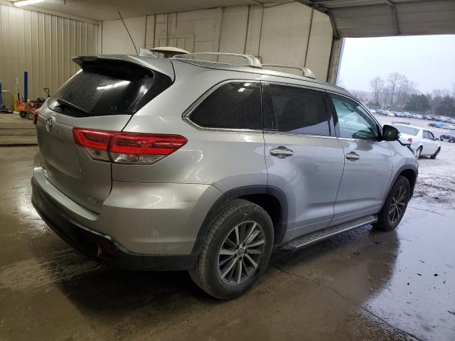 Photo 3 from auction – 2018 TOYOTA HIGHLANDER with VIN 5TDKZRFHXJS542592