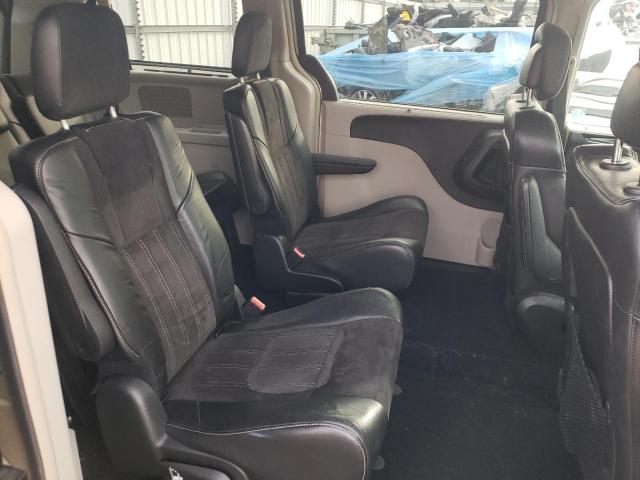 Photo 11 from auction – 2014 CHRYSLER TOWN & COU with VIN 2C4RC1CG5ER224925