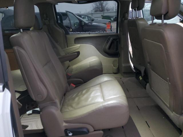 Photo 11 from auction – 2015 CHRYSLER TOWN & COU with VIN 2C4RC1BG2FR662661