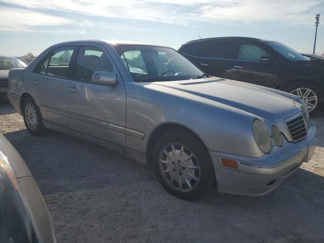 Photo 4 from auction – 2002 MERCEDES-BENZ E 320 4MAT with VIN WDBJF82J92X067535