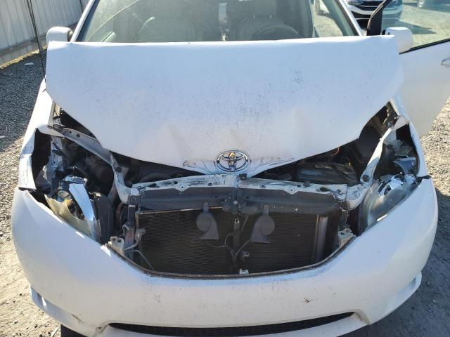 Photo 12 from auction – 2011 TOYOTA SIENNA XLE with VIN 5TDYK3DC6BS044720
