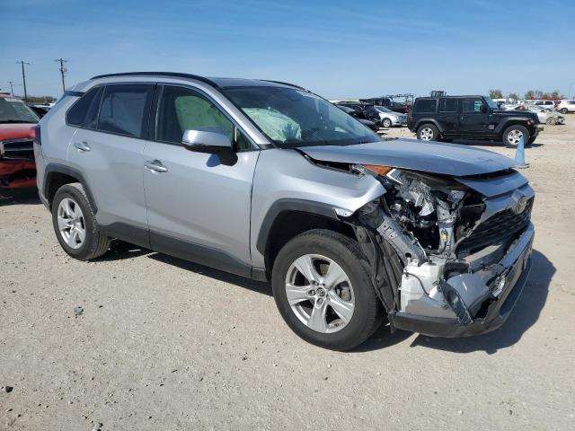 Photo 4 from auction – 2019 TOYOTA RAV4 XLE with VIN JTMW1RFV0KD033428