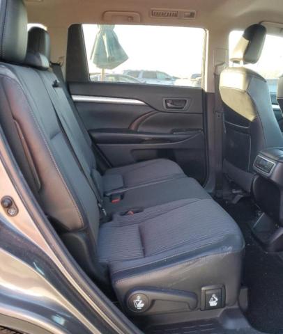Photo 11 from auction – 2018 TOYOTA HIGHLANDER with VIN 5TDBZRFH8JS845466