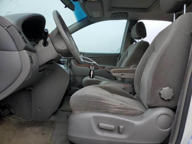 Photo 7 from auction – 2004 TOYOTA SIENNA XLE with VIN 5TDZA22C74S177543