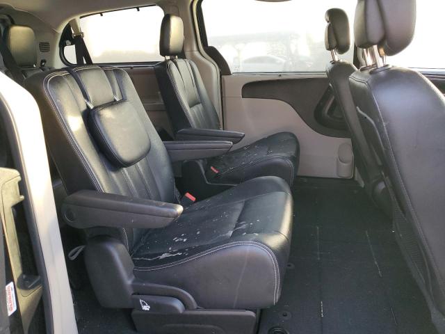 Photo 11 from auction – 2016 CHRYSLER TOWN & COU with VIN 2C4RC1CG3GR221444