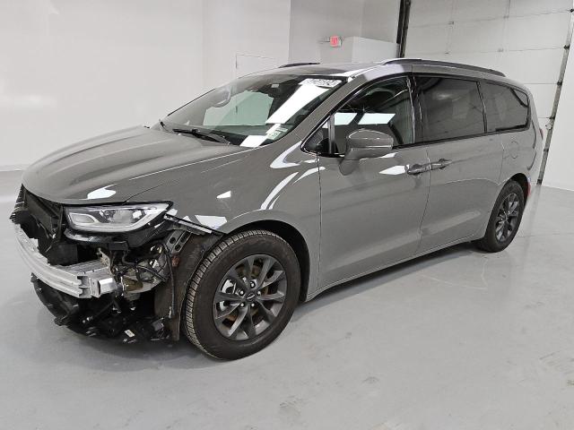 CHRYSLER PACIFICA T 2022 with VIN 2C4RC1FGXNR101844 - Photo from auction