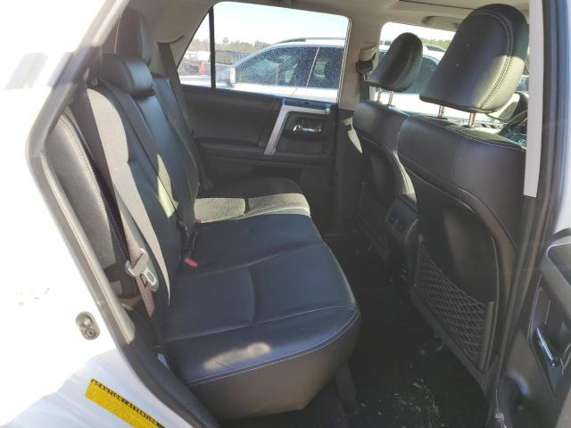 Photo 11 from auction – 2018 TOYOTA 4RUNNER SR with VIN JTEZU5JR9J5172839
