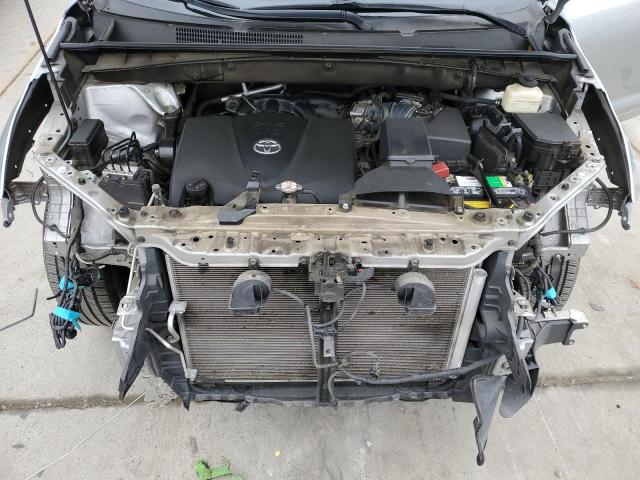 Photo 11 from auction – 2018 TOYOTA HIGHLANDER with VIN 5TDKZRFH0JS282106