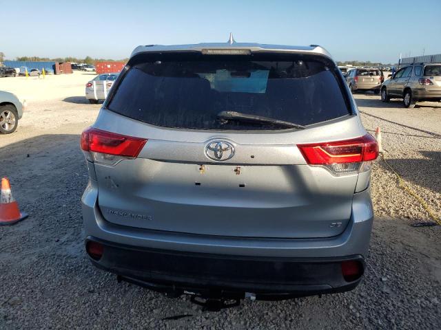 Photo 6 from auction – 2018 TOYOTA HIGHLANDER with VIN 5TDKZRFH5JS533413