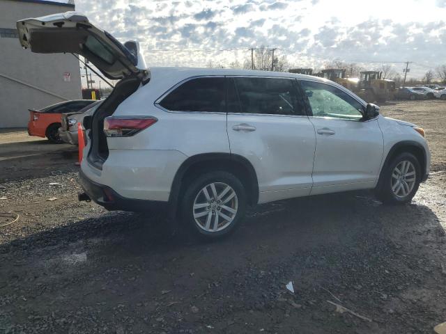 Photo 3 from auction – 2015 TOYOTA HIGHLANDER with VIN 5TDBKRFH6FS221774