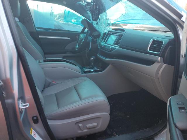 Photo 7 from auction – 2019 TOYOTA HIGHLANDER with VIN 5TDKZRFH3KS568453