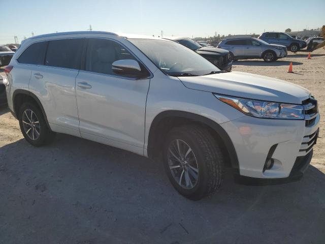 Photo 4 from auction – 2018 TOYOTA HIGHLANDER with VIN 5TDKZRFHXJS527073