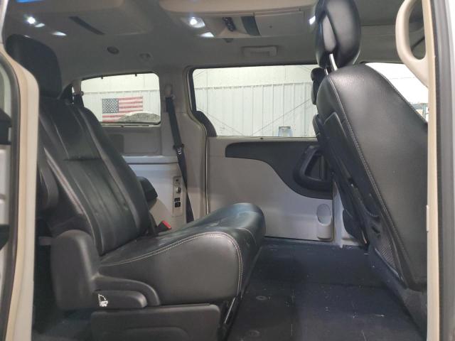 Photo 11 from auction – 2015 CHRYSLER TOWN & COU with VIN 2C4RC1CG6FR705901