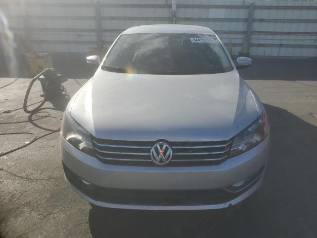 Photo 5 from auction – 2015 VOLKSWAGEN PASSAT S with VIN 1VWAT7A39FC117559