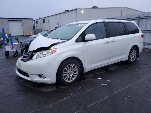 TOYOTA SIENNA XLE 2015 with VIN 5TDYK3DC1FS652182 - Photo from auction