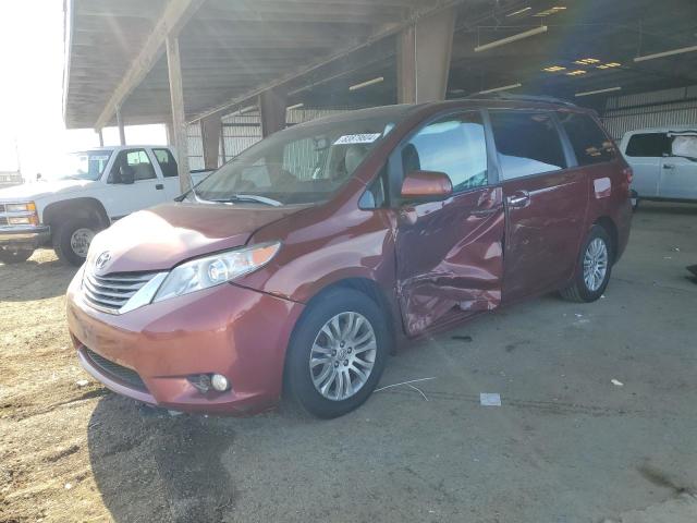 TOYOTA SIENNA XLE 2017 with VIN 5TDYZ3DC1HS818778 - Photo from auction