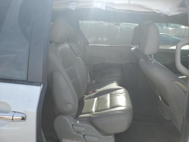 Photo 11 from auction – 2015 TOYOTA SIENNA XLE with VIN 5TDYK3DC6FS629092