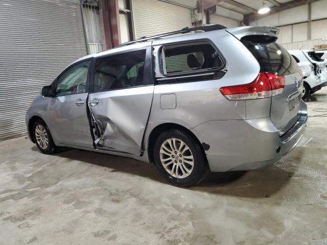 Photo 2 from auction – 2013 TOYOTA SIENNA XLE with VIN 5TDYK3DC4DS338149
