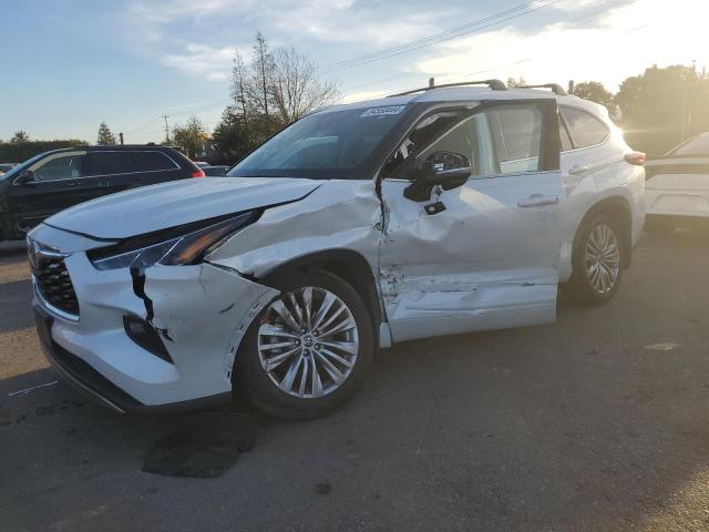 TOYOTA HIGHLANDER 2023 with VIN 5TDKDRBH6PS038098 - Photo from auction