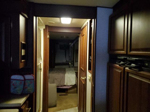 Photo 5 from auction – 2004 WINNEBAGO VECTRA with VIN 4UZAAHBS04CM71497