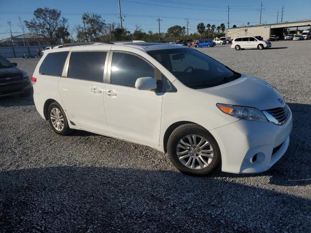 Photo 4 from auction – 2011 TOYOTA SIENNA XLE with VIN 5TDYK3DC7BS050557