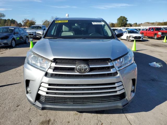 Фото 5 с аукциона – 2018 TOYOTA HIGHLANDER с VIN 5TDKZRFH4JS527702