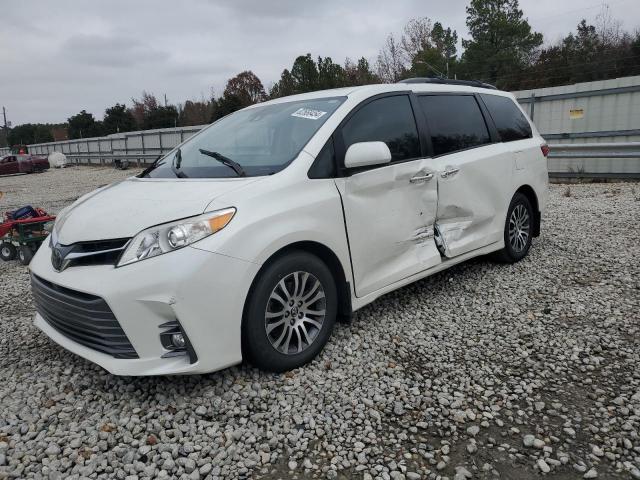 TOYOTA SIENNA XLE 2018 with VIN 5TDYZ3DCXJS954784 - Photo from auction