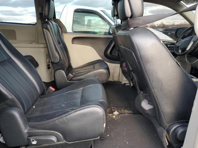 Photo 11 from auction – 2015 CHRYSLER TOWN & COU with VIN 2C4RC1BG6FR571568