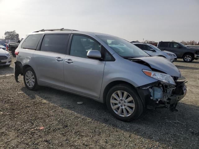 Photo 4 from auction – 2017 TOYOTA SIENNA XLE with VIN 5TDDZ3DC4HS162817