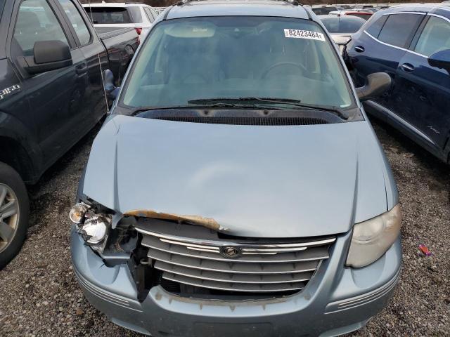 Photo 5 from auction – 2005 CHRYSLER TOWN & COU with VIN 2C8GP64L65R228193