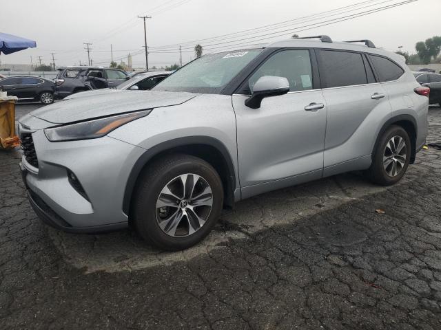 TOYOTA HIGHLANDER 2022 с VIN 5TDHZRAH3NS130862 - Снимка от търг