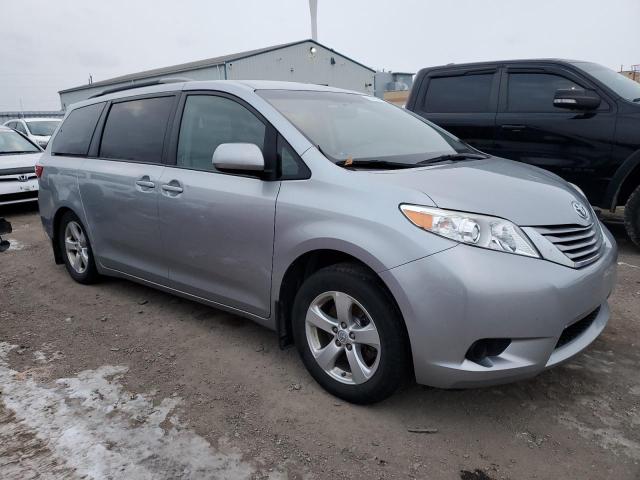 Photo 4 from auction – 2017 TOYOTA SIENNA LE with VIN 5TDKZ3DC1HS896810