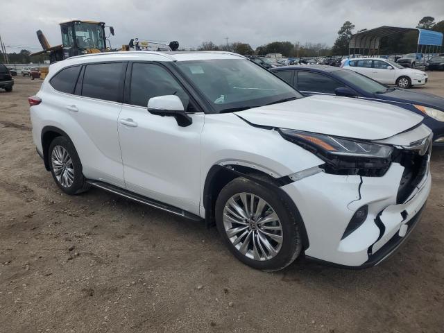 Photo 4 from auction – 2023 TOYOTA HIGHLANDER with VIN 5TDFARAH9PS021369