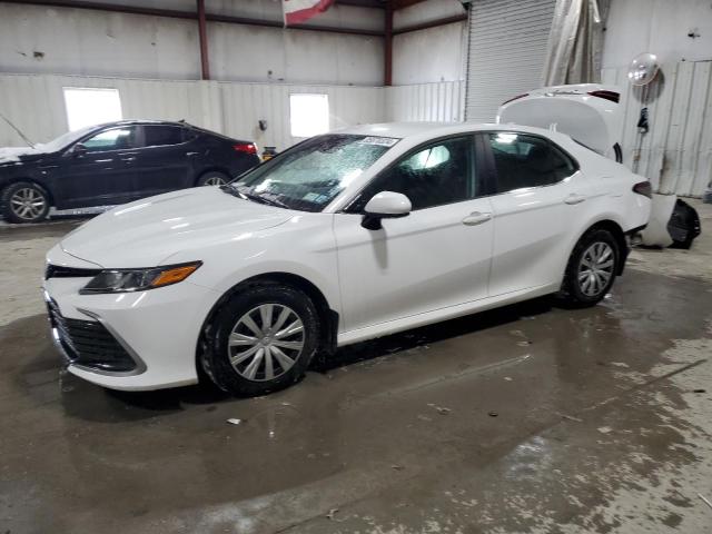 TOYOTA CAMRY LE 2022 with VIN 4T1C31AK2NU583029 - Photo from auction