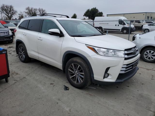 Photo 4 from auction – 2018 TOYOTA HIGHLANDER with VIN 5TDJZRFH5JS851625