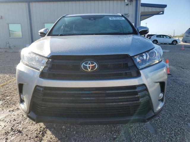 Photo 5 from auction – 2018 TOYOTA HIGHLANDER with VIN 5TDKZRFH5JS533413