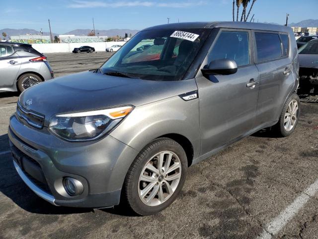 KIA SOUL + 2018 с VIN KNDJP3A53J7590280 - Фото с аукциона