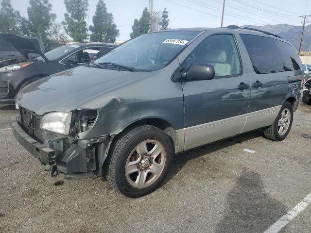 TOYOTA SIENNA LE 1998 with VIN 4T3ZF13C4WU073121 - Photo from auction