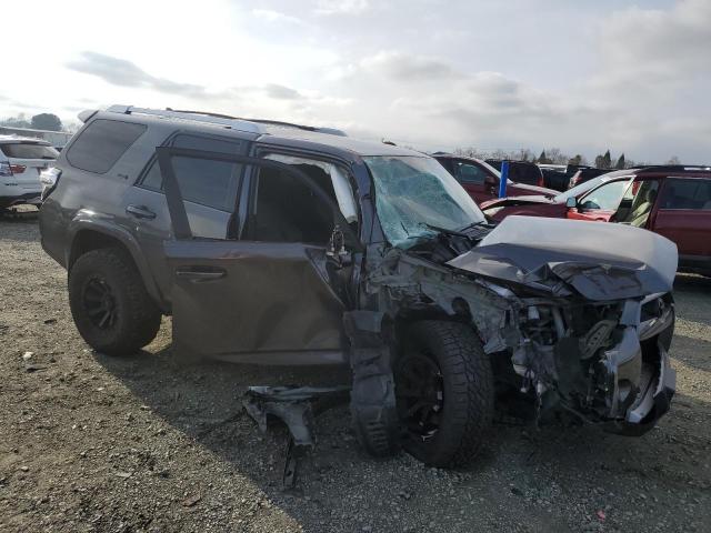Photo 4 from auction – 2018 TOYOTA 4RUNNER SR with VIN JTEBU5JR0J5564027
