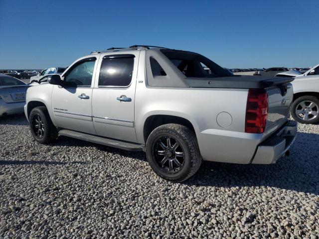 Photo 2 from auction – 2011 CHEVROLET AVALANCHE with VIN 3GNTKGE38BG112103