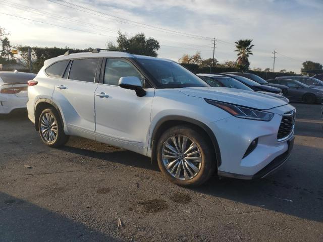 Photo 4 from auction – 2023 TOYOTA HIGHLANDER with VIN 5TDKDRBH6PS038098