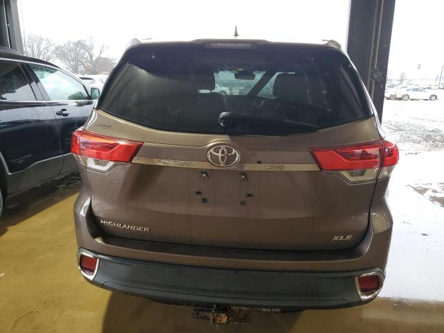 Photo 6 from auction – 2018 TOYOTA HIGHLANDER with VIN 5TDKZRFH9JS240050