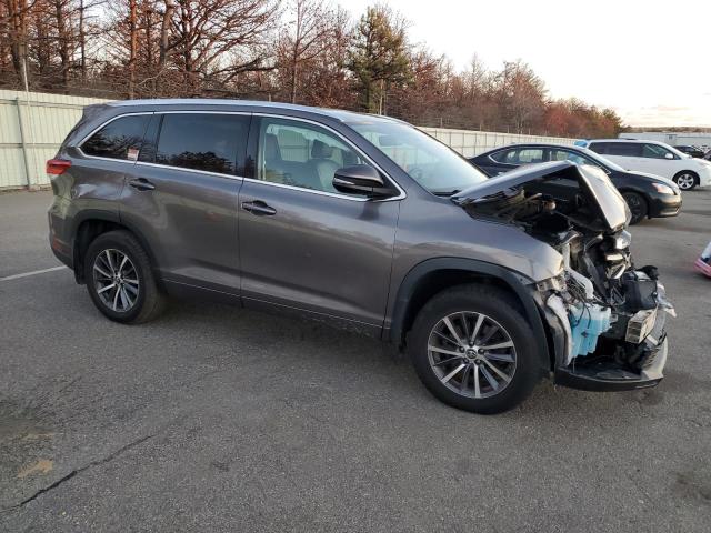 Photo 4 from auction – 2017 TOYOTA HIGHLANDER with VIN 5TDJZRFH1HS370880